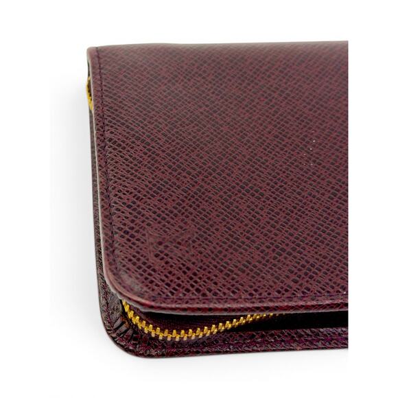 LOUIS VUITTON Key Case Taiga Bordeaux Taigareza VGUC Louis Vuitton Taiga Leather Zip Around Compact Wallet Bordeaux